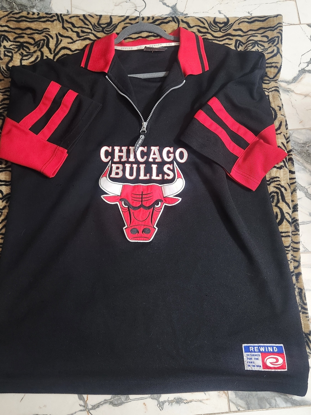 Black & Red Chicago Bulls Short-Sleeve zip up Polo. size XXL